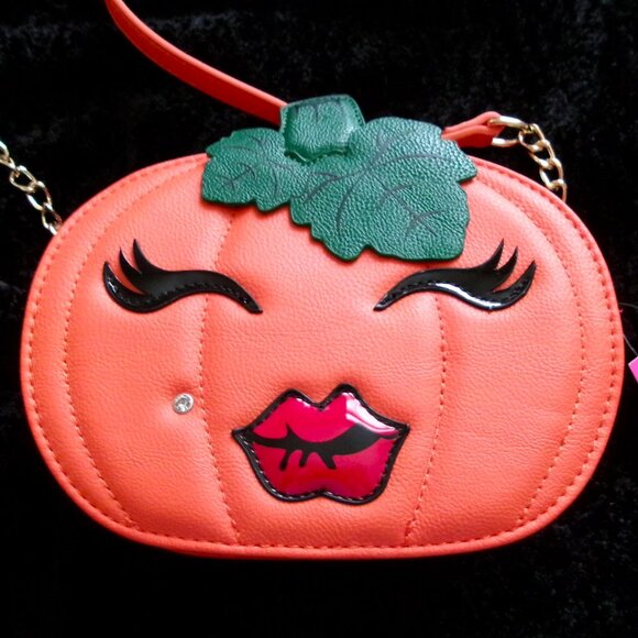 Betsey Johnson Orange Jack-o-Lantern Pumpkin Kiss Crossbody Bag NWT New - Picture 2 of 9